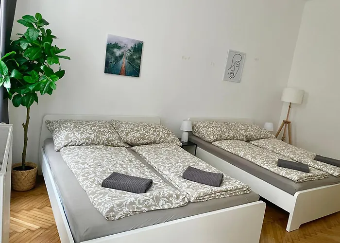 70 M2 With Terrace & Free Parking *