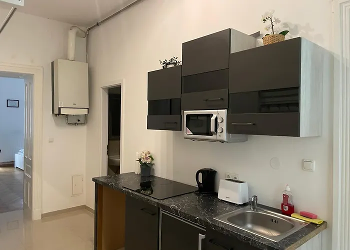 70 M2 With Terrace & Free Parking